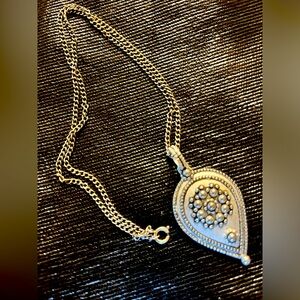 Vintage Silvertone necklace